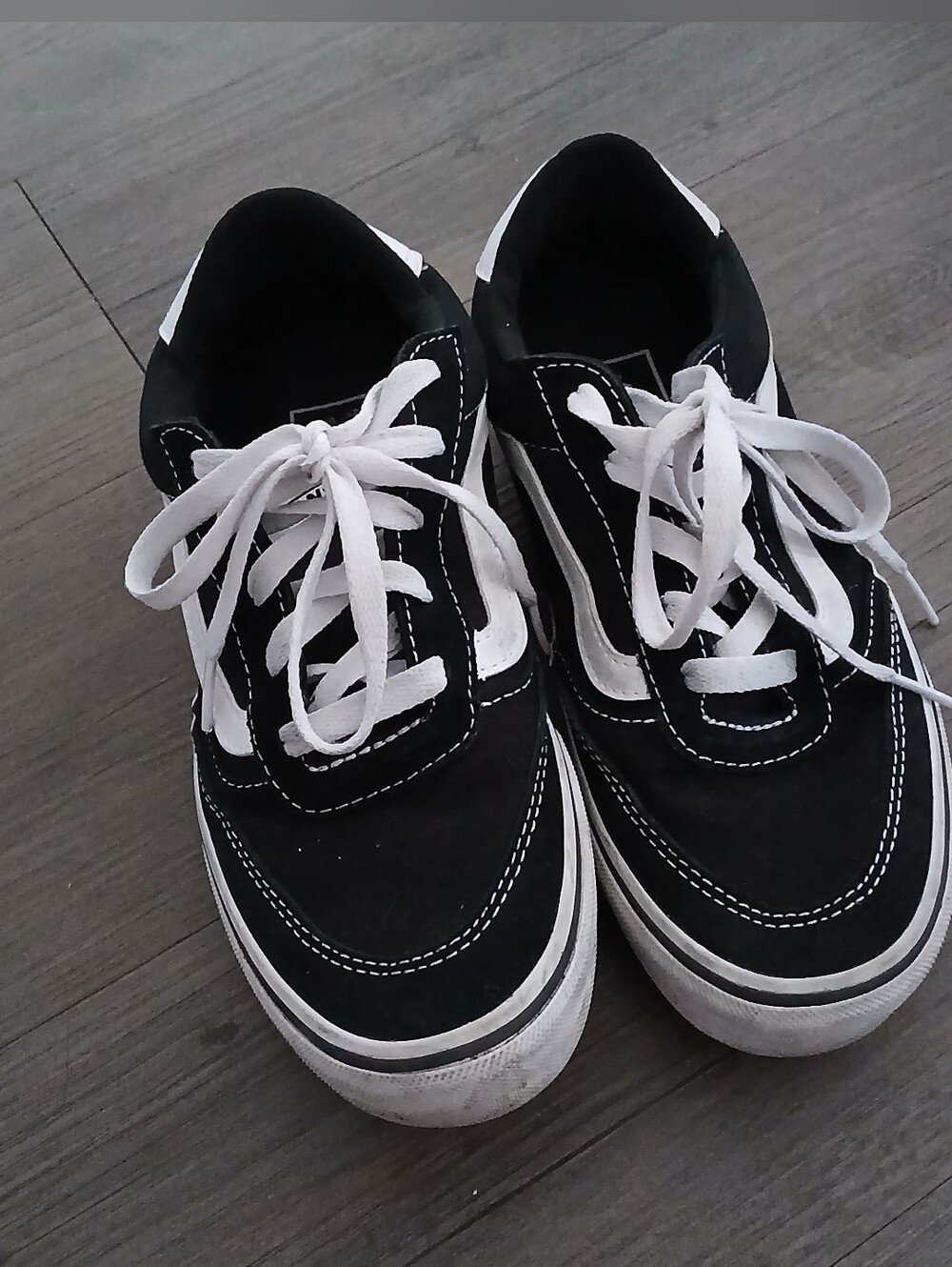 Van's womens black low top sneaker